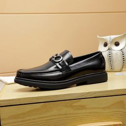 2023 Luxury Designer shoes Gentleman Retro Pointed black Wedding Leather Oxford Shoes Men Casual Loafers Formal Dress