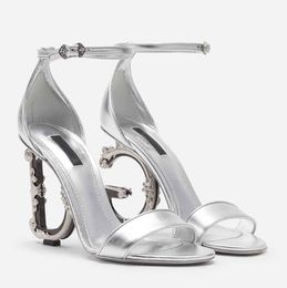 Luxus Keira Nappa Damen Sandalen Schuhe mit Barock Dshape Heels Party Hochzeit Vergoldete Carbon Lady Sexy Gladiator Sandalen EU35-43