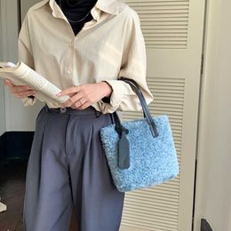 Shoulder Bags Casual Soft Plush Tote Bag for Women Luxury Faux Fur Lady Handbags Pluffy Hand Warm Winter Shopper Purses Small Female Sac 221008