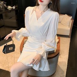 Casual Dresses 2022 Spring French Niche V-neck Pleated White Chiffon Dress Female Sexy Package Hip Summer And Autumn Irregular Ruffle Skirt