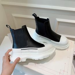 2022 TOP Women Boots Bee Classic Leather Designer Thick-soled Desert Martin White Star Trail short shoe size 35-40 mkjkkk0000001