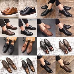 Luxury brogue oxford shoes pointed toe leather shoes lace up buckle tassel pattern high end men's fashion formal casual slip on shoes various size