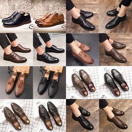 Luxury brogue oxford pointed toe leather shoes lace up buckle tassel woven pattern high end men's fashion formal casual slip on shoes various sizes38-47