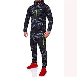 Tute da uomo Camouflage Stampato Set da uomo Moda Giacca con cerniera Uomo 2 pezzi Tuta Abbigliamento sportivo Felpe con cappuccio Felpa Pantaloni Pantaloni da jogging Completo MY052 221010