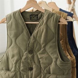 Mens Vests Vintage Amekaji Waistcoat Men Autumn Winter Vneck Multipocket Quilting Vest Military Style Meniscus Cotton Hunting Vest 221010