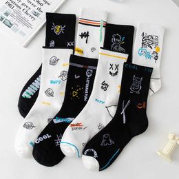 Men's Socks Spring And Autumn New Black And White Socks Men's Tube Socks Cotton Pure Spring And Autumn Trend Net Red Style Korean Cartoon T221011