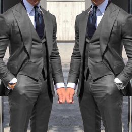 Brand New Black Groom Tuxedos Peak Lapel Slim Fit Groomsmen Wedding Dress Excellent Man Jacket Blazer 3 Piece Suit