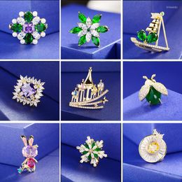 Brooches Lovely Small Brooch Geometric Men's Zircon Snowflake Clothing Accessories Suit Jacket Creative Jewellery