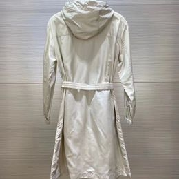 Coats Designer Womens Trench Coats Mid length Belt Waistband Slim Fit Hooded Windbreaker Coat Embroidered Badge Casual Windproof Nylon T