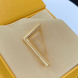 Womens Designer Diamonds Brooch Fashion Gold Letters Brooch Jewelry Accessory Pins Women Mens Pin Luxury Brooches Brand Brosche 2210122D