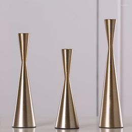 Candle Holders European White Candless Table Pillar Candles Golden Geometric Simple Modern Luxury Pe De Vela Vases Tabl Decor