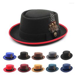Berets Men Wool Hats Pork Pie Roll Up Brim Feather Decorative Hat Ladies Jazz Cap Panama Luxury Woman Wedding Ceremony