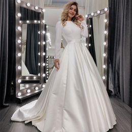 Semplice abito da sposa bianco a-line con cappuccio manica lunga in raso abiti da sposa 2023 girocollo modesto abito da sposa musulmano su misura