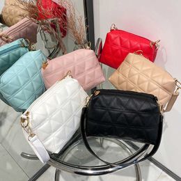 Evening Bags 2022 New Fashion Embroidered Rhombic Chain Female Leisure Small Fresh Shoulder Messenger Mobile Phone L221014