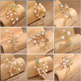 Brooches Fashionable Zircon Brooch Female Freshwater Pearl Bouquet Broochpins Elegant Natural Pearls Flower Suit Dress Women Accessories