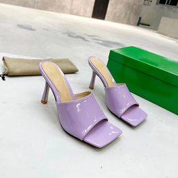 Pantofole firmate di lusso in pelle sexy versatili sandali con tacco alto cursori corridori in schiuma taglie 35-42
