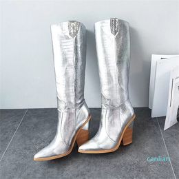 Abendschuhe, Stiefel mit hohen Absätzen, Designer-Stiefel mit Kristallnieten und Hosenträger in Form von Mode