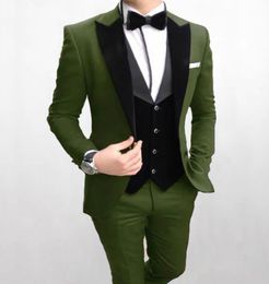 Excellent Green Groom Tuxedos Black Velvet Peak Lapel Slim Fit Groomsmen Wedding Dress Excellent Man Jacket Blazer 3 Piece Suit