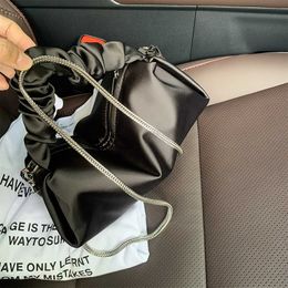 Abendtaschen Sommer neue plissierte tragbare Damentasche lässig einfach große Kapazität One-Shoulder-Unterarmtaschen Satinkette Umhängetasche schwarz L221014