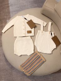 primavera autunno Baby Girl Abbigliamento Set 0-3Y infantile lavorato a maglia manica lunga Top Bottom calzino corto 4PCS Cardigan per bambini Set di vestiti per ragazza