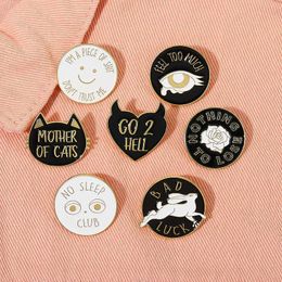 Brooches Creative Round Badge Personalised Letter Exquisite Pattern Classic Paint Chest Flower Backpack Pin Jewellery