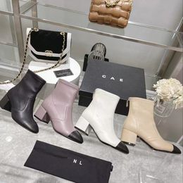 2023 Designer Mulheres Cabeça Redonda Elastic Ankle Boots Luxo Moda Couro Cor Sólida Articulação Curta Martin Bota Senhora Outono Inverno Atrás do Zíper Sapatos Grossos