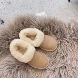 2022 Mini Stivali da neve Stivali di pelle Stivali caldi Pelliccia di peluche Classic Fashion Women 'S Keep Us4 - Us12 Factory Hot