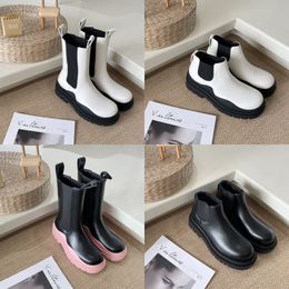 2022 new Fashion Women Boots Shoes Tire Storm Tires Up Chunky Anti-Slip Platform Bootie Real Leather Crystal Outdoor Martin Ankle Designer size35-44 top quality