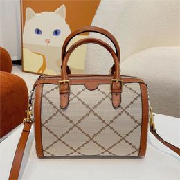 Briefcases 2023 New Style In Autumn And Winter Wallets Luxury Designers Tote Handbag Diagonal Shopping Stripes Zipper Pocket Crossbody Top Bags