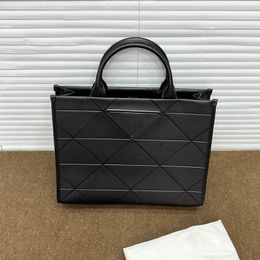 Womens Designer Maxi Deltoid Top Handle Tote Bags Large Capacity Multi Pochette Timeless Accordion Handbags Outdoor Saoche Luxury Suitcase 39X32X9CM