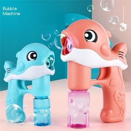 Childrens Colour Electric Automatic Bubble Blowing Machine Cute Dolphin Shape With Music Light Boys Girls Leisure Outdoor Toys 220707