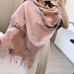 Women Luxurys Scarves New Designer Winter Wool Jacquard Scarf Cashmere Womens Tassels Scarfs V Letters Thick Shawl Nice D2210191F