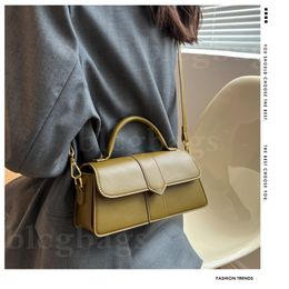 HBP Shoulder Bags Women 2022 New Class Commute Tote Small Square Bag Shopping Wallet Card Holder