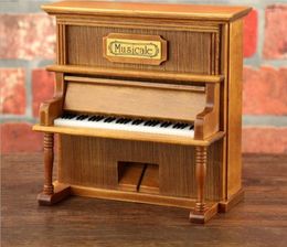 Decorative Figurines Vintage Wooden Piano Music Box Hand-Cranked Clockwork Princess Love Girl Valentine's Day Christmas Gift Home