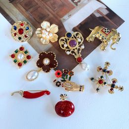 Brooches Fashion Animal Plant Lapel Pins Pomegranate Chilli Mix Badges Backpack Party Gifts For Friends Jewellery