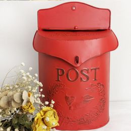 Garden Decorations European Retro Style Old Sealed Opinion spaper Letter Box Metal Wall Hanging Creative Lockable Mailbox Cafe Home Decoration 221020