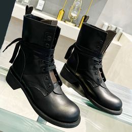 METROPOLIS FLAT RANGERS boots black calf leather andcanvas are brand interpretation of the on-trend combat boots This model is distinguished by refined details