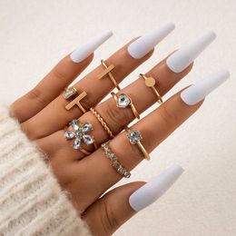 New geometric love flower diamond eight piece ring set alloy fried dough twist straight line ring set