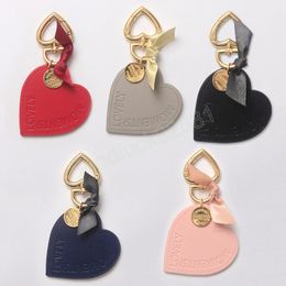 Fashion Initial Letters Leather Keychains Heart Shape Women Key ring Holder Female Love Pendant Key Chains Charm Bag Gif