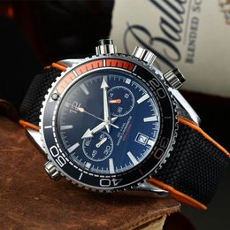 2022 men's luxury quartz watch business fashion leisure multi-function calendar waterproof tape watch