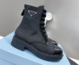 Stivaletti Scarpe da donna Stringati Coda Chiusura con cerniera Stivali firmati Triangolo Tessuto Runner in schiuma impermeabile Mocassini in materiale trainer