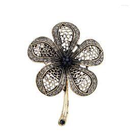 Brooches CINDY XIANG Rhinestone Hollow-out Flower For Women Vintage Elegant Pin 2 Colors Available Winter Jewelry