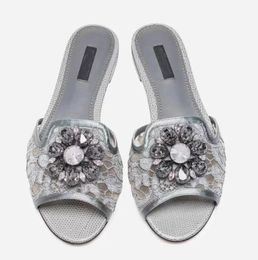 Sandali in pelle di pizzo di lusso all'ingrosso Appartamenti Scivoli da donna Pantofole in cristalli di fiori Outdoor Lady Beach Casual Ladies Comfort Scarpe da passeggio EU35-43