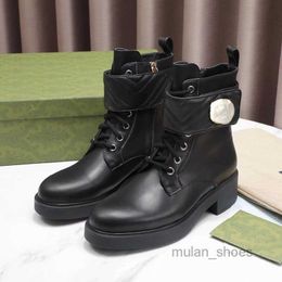 OG Designer Leder Martin Stiefel Mode Frühling und Herbst Damen Stiefel Runde Zehen Metall Dekoration Temperament Britischer Stil Kurze Stiefel 2023