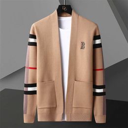 Men's Wool Blends Winter Pocket Men Cardigan Fashion Brand Designer Size Style English Two Knitted Jacket