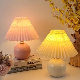 Table Lamps Nordic INS Wind Bedroom Bedside Net Red Light Girl Warm Feeding Small Night Lamp High-end Ceramic Pleated Desk