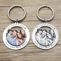 Keychains Lanyards Personalised Po Keychain Custom Picture Keyring Family Portrait Key Chain Engraved Jewellery Gifts for Her Families Member Gift 221024