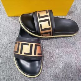 Chinelos slides sandálias clássicas femininas marca sapatos de praia impermeáveis carta sapatos de chuveiro masculino antiderrapante novo designer de borracha primavera verão sapato plataforma ao ar livre