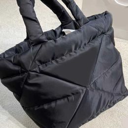 Tote Designer Bags Winter Practical Black Handbag Large Capacity Shoulder Soft Cotton Down Shopping Bag Luxury Outdoor shopping Wallets 221017