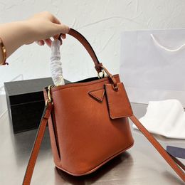 Saffiano kova Çanta Tasarımcısı Kadın lüks çanta Tasarımcıları Çanta tote 20 cm klasik Dana derisi debriyaj cüzdan çanta